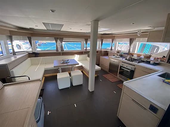 Lagoon 55 in Saint Martin / Marigot / Marina Fort Louis - Photo 3