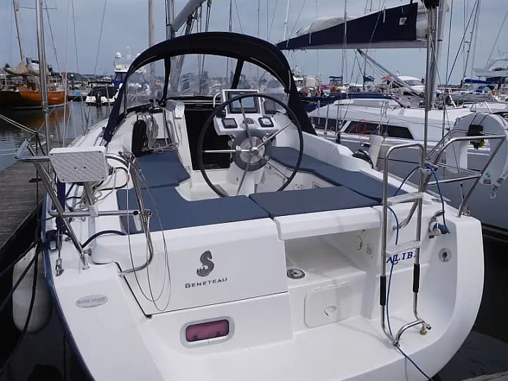 Oceanis 31 in Poole Quay Boat Haven - Photo 1