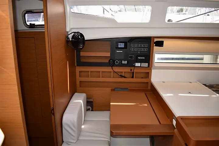 Sun Odyssey 440 in Sukošan / D-Marin Dalmacija Marina - Photo 5