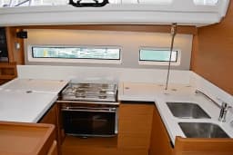 Sun Odyssey 440 in Sukošan / D-Marin Dalmacija Marina thumbnail 6
