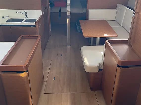 Sun Odyssey 440 in Skiathos - Photo 1