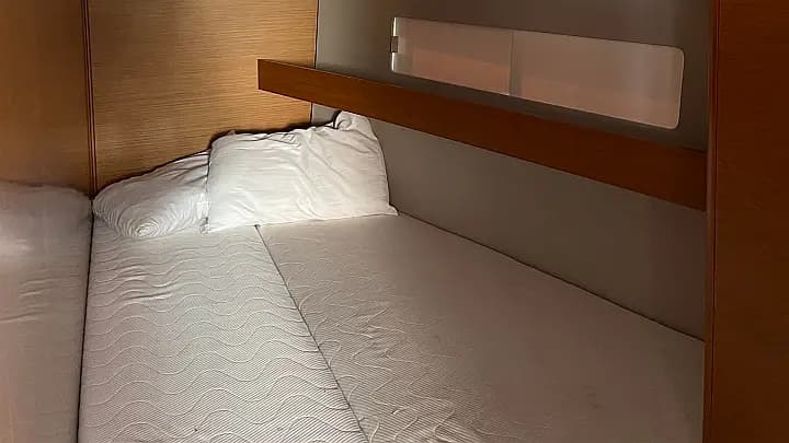Sun Odyssey 440 in Skiathos - Photo 2