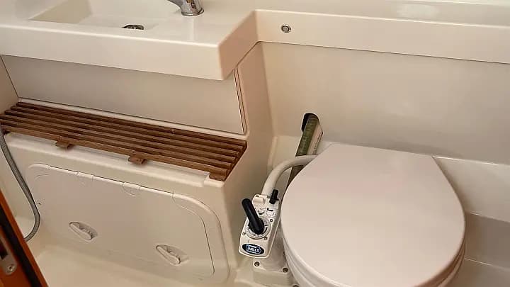 Sun Odyssey 440 in Skiathos - Photo 4