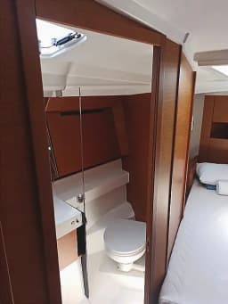 Sun Odyssey 410 in Volos / Port of Volos thumbnail 10