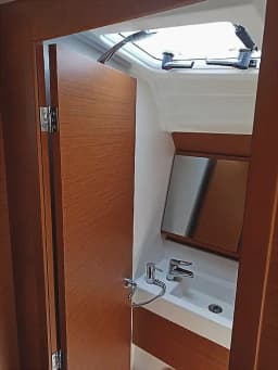 Sun Odyssey 410 in Volos / Port of Volos thumbnail 11