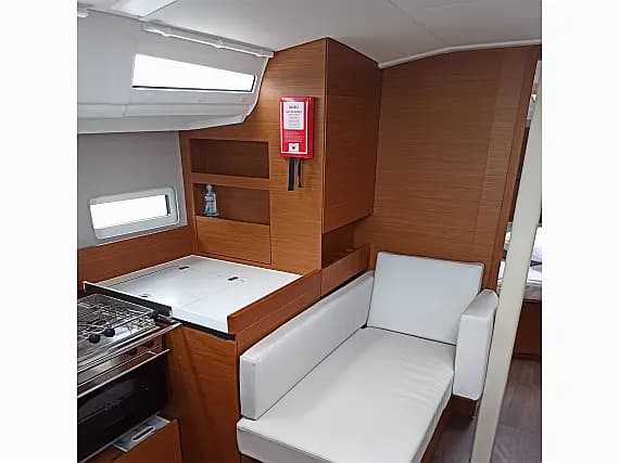 Sun Odyssey 410 in Volos / Port of Volos - Photo 3