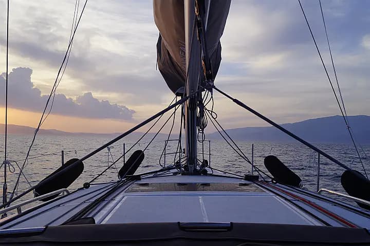 Sun Odyssey 410 in Volos / Port of Volos - Photo 4