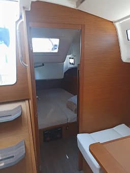 Sun Odyssey 410 in Volos / Port of Volos thumbnail 8