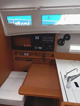 Sun Odyssey 410 in Volos / Port of Volos thumbnail 9