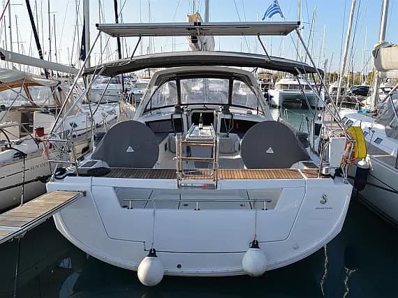 Oceanis 48 in Lavrion Main Port - Photo 1