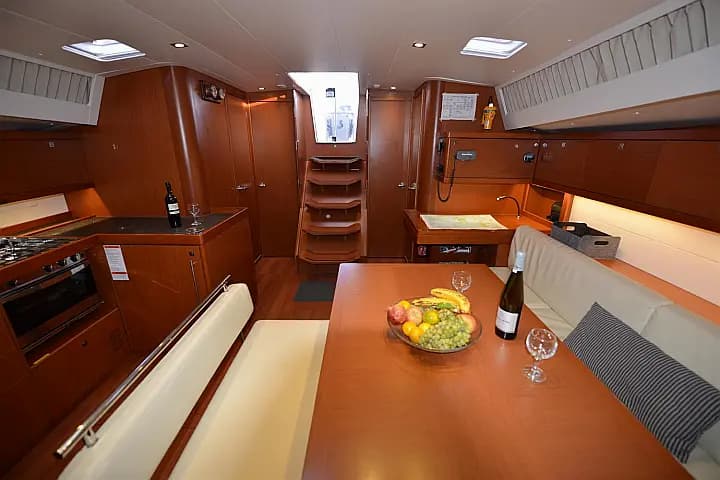 Oceanis 48 in Lavrion Main Port - Photo 5