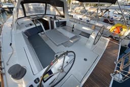 Oceanis 48 in Lavrion Main Port thumbnail 7