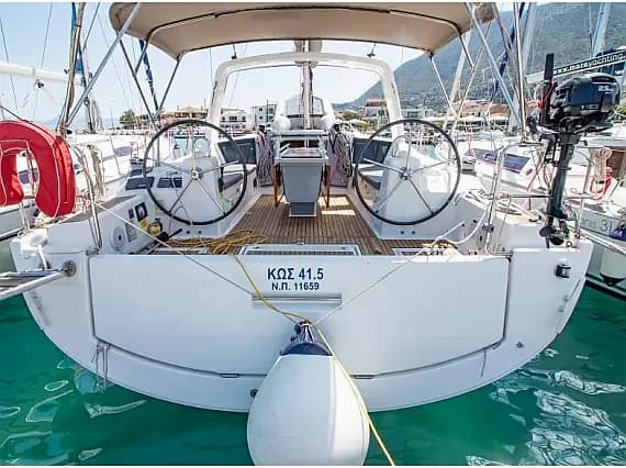 Oceanis 41.1 in Lefkada / Nikiana Marina - Photo 2