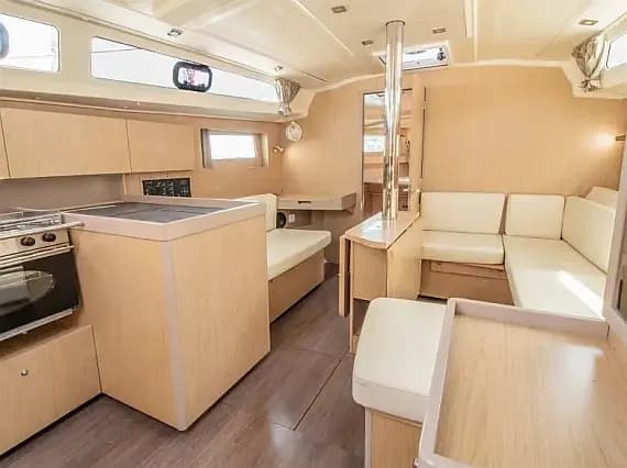 Oceanis 41.1 in Lefkada / Nikiana Marina - Photo 4
