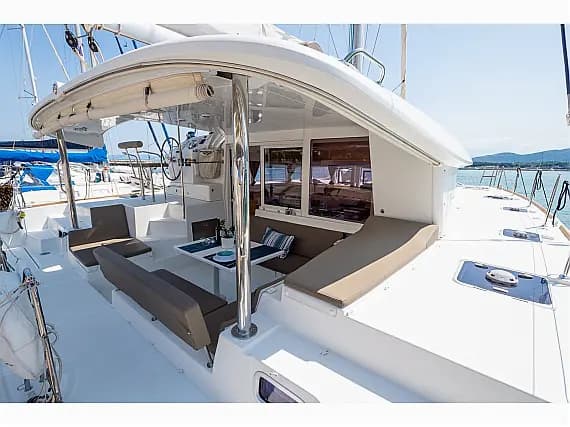 Lagoon 400 S2 in Volos / Port of Volos - Photo 2