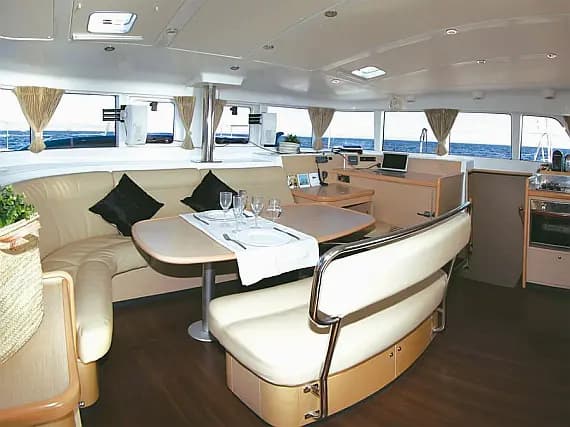 Lagoon 440 in Ibiza / Santa Eulària des Riu / Marina Santa Eulalia - Photo 3