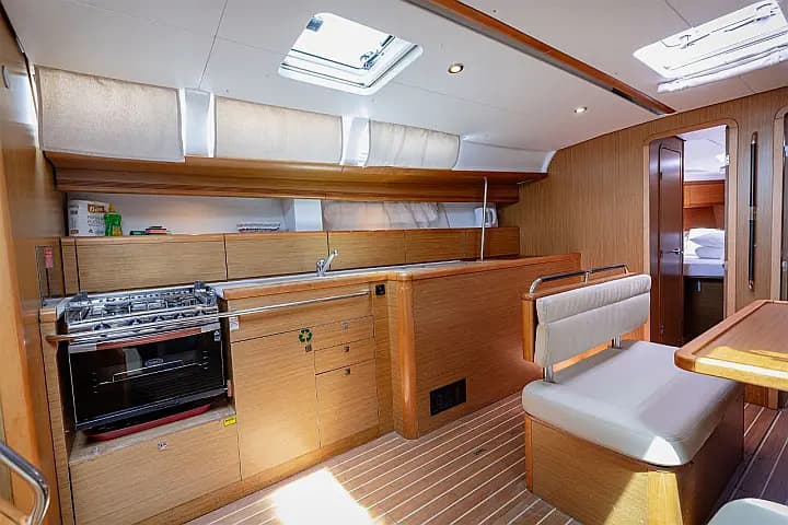 Sun Odyssey 49i in Seget Donji / Marina Baotić - Photo 5