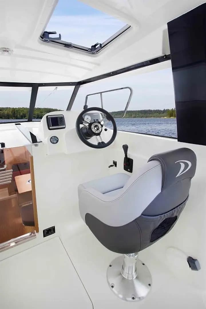 Delphia Escape 800 in Motala Harbour - Photo 4
