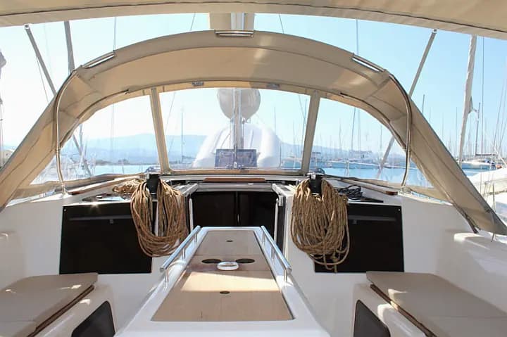 Dufour 412 Grand large in Lefkada / Port of Lefkas - Photo 4