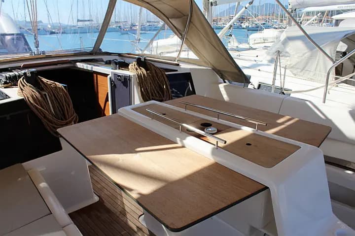 Dufour 412 Grand large in Lefkada / Port of Lefkas - Photo 5