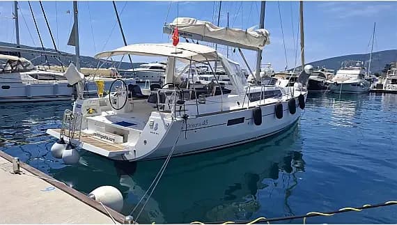 Oceanis 45 in Herceg Novi / Lazure Meljine Marina - image 1