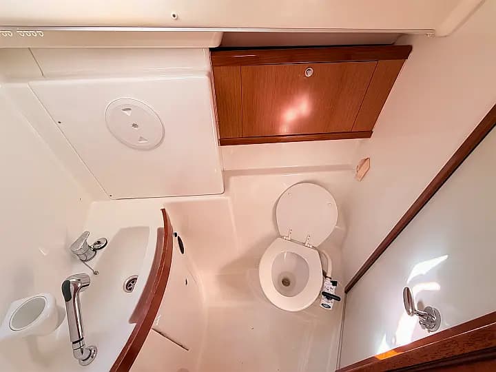 Oceanis 43 in Sukošan / D-Marin Dalmacija Marina - Photo 4