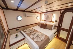 Luxury Sailing Yacht in Fethiye port thumbnail 13