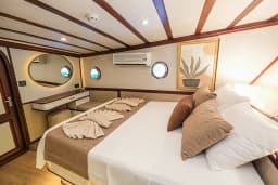 Luxury Sailing Yacht in Fethiye port thumbnail 19