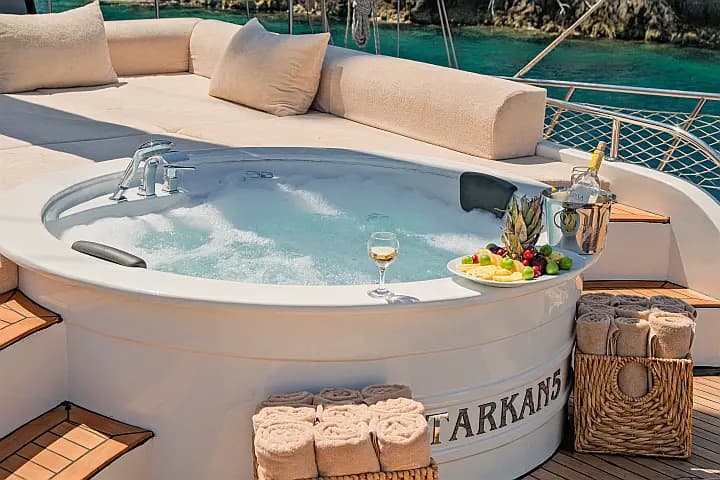 Luxury Sailing Yacht in Fethiye port - Photo 5