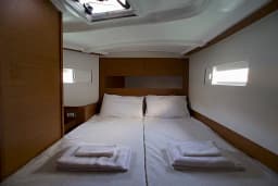Sun Odyssey 410 in Skiathos thumbnail 9