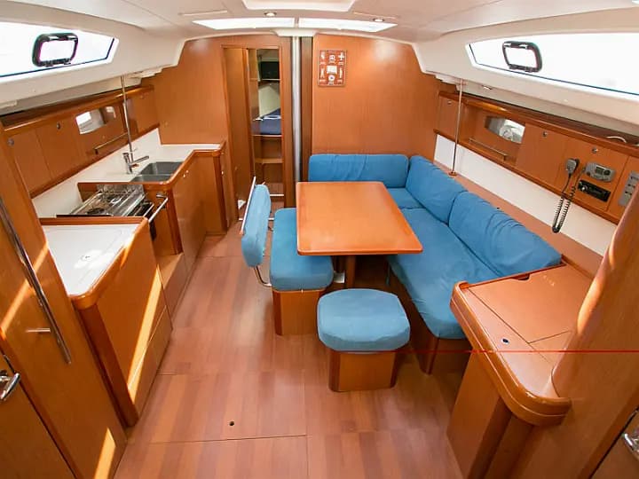 Oceanis 43 in Piombino / Salivoli - Photo 4