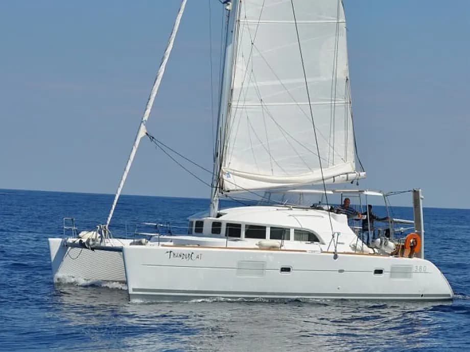 Lagoon 380 in Lavrion Main Port - Photo 1