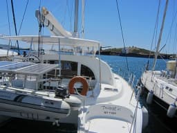 Lagoon 380 in Lavrion Main Port thumbnail 6