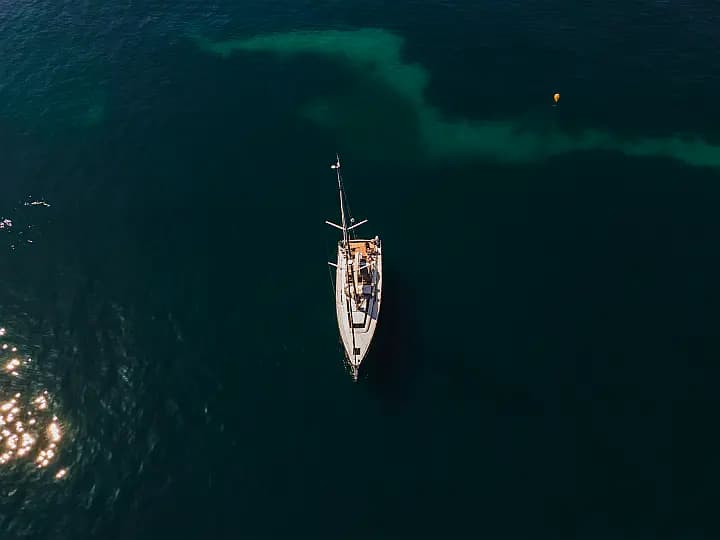Oceanis 51.1 in Sardinia / Cagliari / Marina di Cagliari - Photo 4