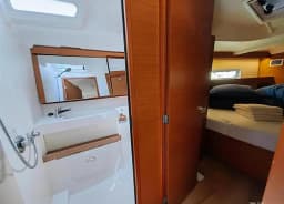 Sun Odyssey 440 in Athens / Alimos Marina thumbnail 5