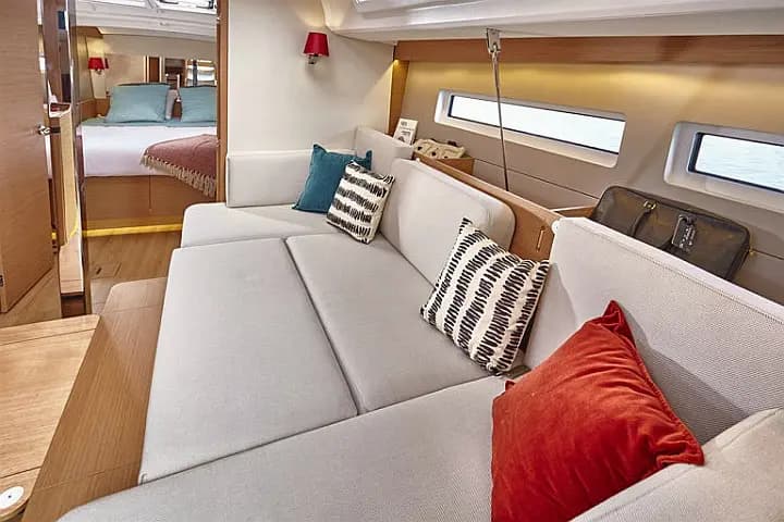 Sun Odyssey 440 in Athens / Alimos Marina - Photo 4