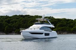 Azimut 68E in Šibenik / D-Marin Marina Mandalina thumbnail 13
