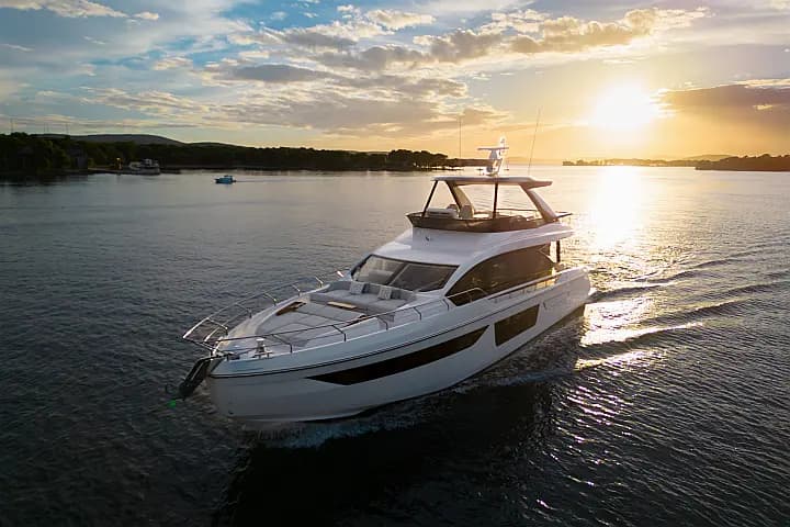 Azimut 68E in Šibenik / D-Marin Marina Mandalina - Photo 4