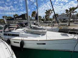 Oceanis 45 in Rhodes New Marina thumbnail 12