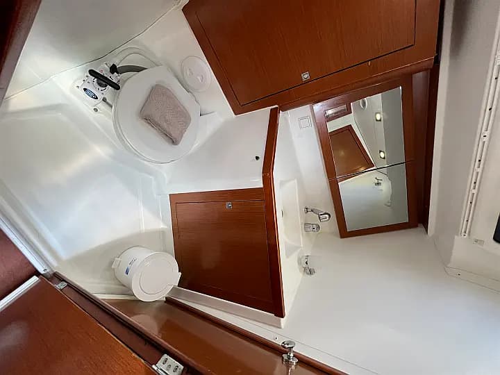 Oceanis 45 in Rhodes New Marina - Photo 4