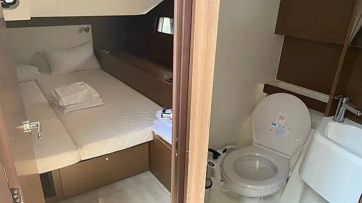 Oceanis 51.1 in Skiathos - Photo 4