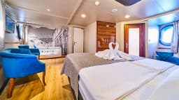Motoryacht in Trogir / ACI Marina Trogir thumbnail 3