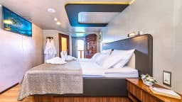 Motoryacht in Trogir / ACI Marina Trogir thumbnail 5