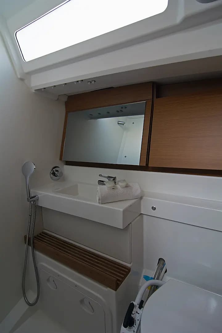 Sun Odyssey 440 in Split / ACI Marina Split - Photo 3