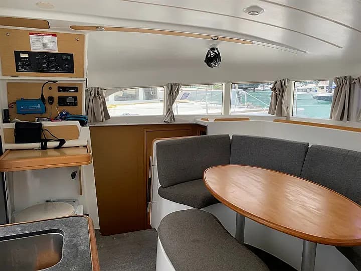 Lagoon 380 in Eden Island / Mahe, Victoria / Eden Island Marina - Photo 4