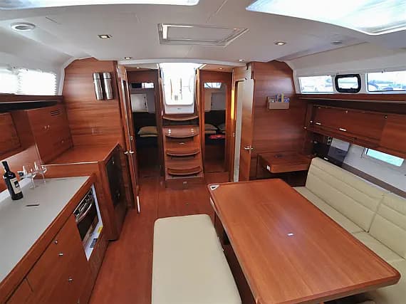 Dufour 460 Grand Large in Lavrion / Olympic Marina - Photo 3
