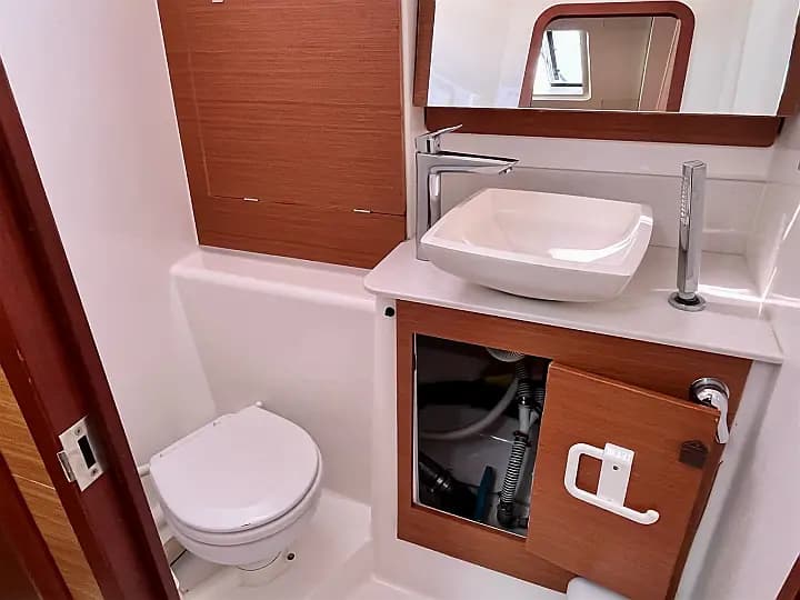 Dufour 460 Grand Large in Lavrion / Olympic Marina - Photo 5
