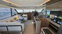 Prestige M48 in Castellammare di Stabia / Marina di Stabia thumbnail 13