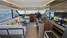 Prestige M48 in Castellammare di Stabia / Marina di Stabia thumbnail 2