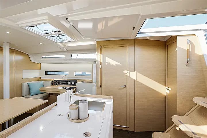 Sun Odyssey 415 in Mallorca / Palma de Mallorca / La Lonja Marina Charter - Photo 4